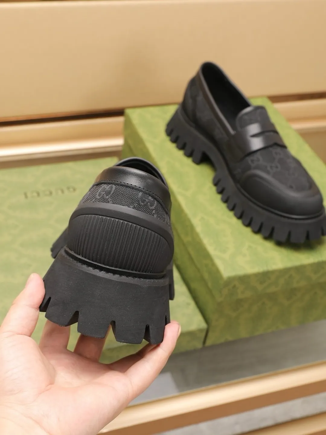 Men's Men's Shoes 💰P540💰[GUCCI] 🆕Men's classic loafers, which combine classic shoe styles with retro California style. Slipper style design, easy to put on and take off. The upper is carefully made of original fabric and decorated with a rubber concave sole and the logo on the upper. Wear it with casual clothing or a suit. Size: 38-44 (45.46 customized)